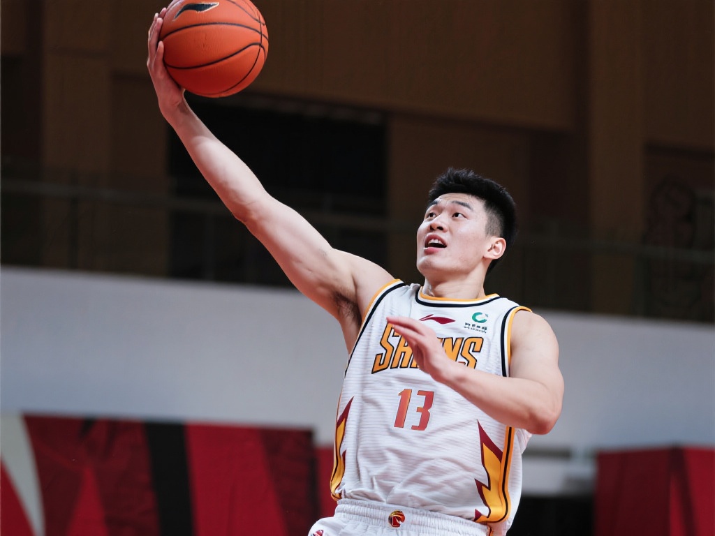 李炎哲首节闪耀:中距离跳投连中带队领先10分 李炎哲的表现无疑给予了球队一个良好的开端